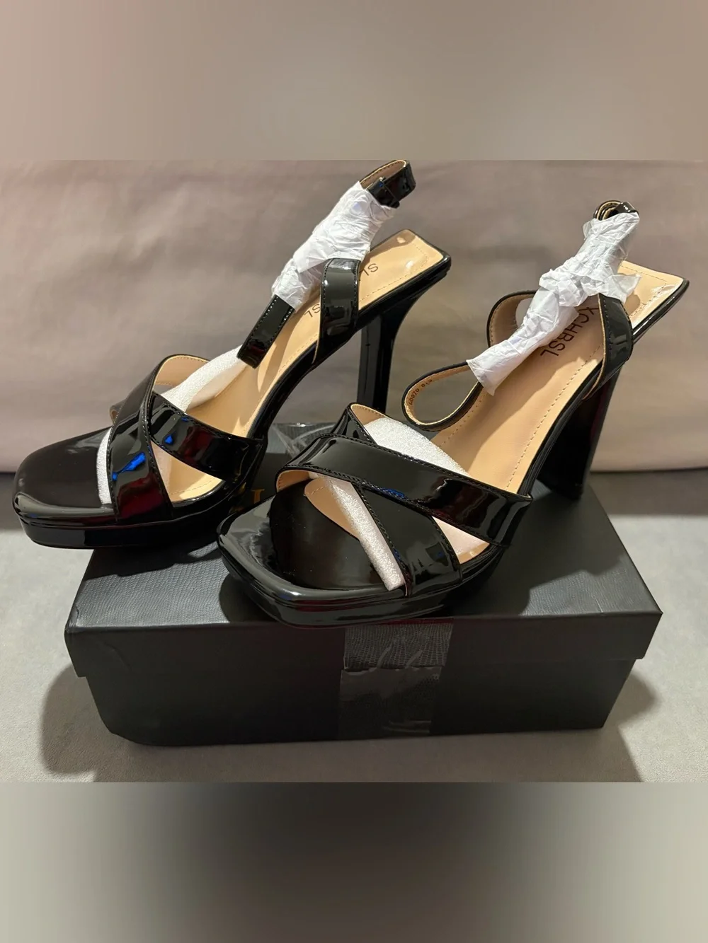 SLXCHBSL Women’s Patent Ankle-Strap Platform Sandals in Black - US Size 8.5